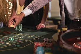 Texas Hold'em Bonus dealer table on spin189 login mobile app