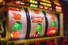 spin189 login VIP Roulette betting interface on mobile phone showing bet placement and live dealer feed